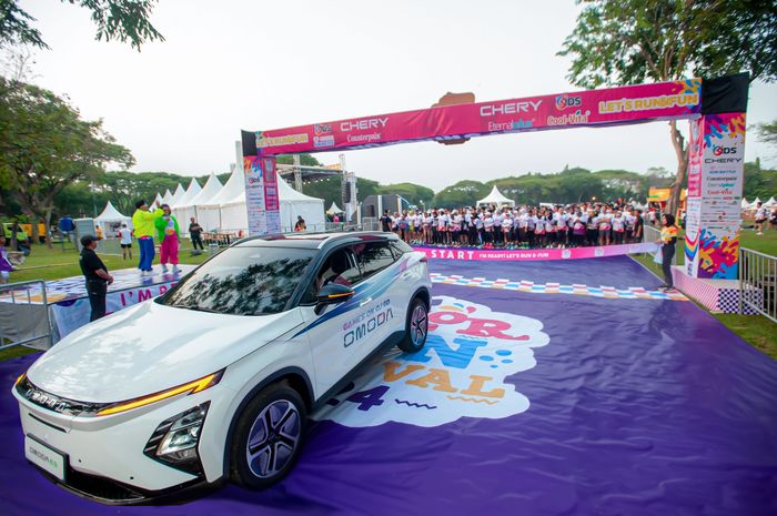 Chey Omoda E5 jadi Safet Car di acara Jakarta Color Run Festival 2024 