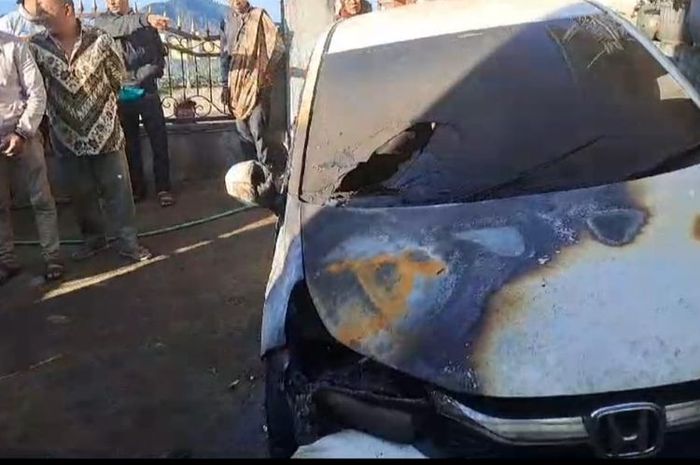 Honda Brio warga Dusun Marongan, Desa Sukamakmur, Kajoran, Magelang dibakar orang misterius hingga 80 persen hangus
