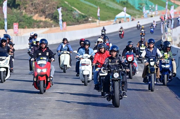 Presiden Jokowi bersama para artis Ibu Kota ridding di jalan tol IKN