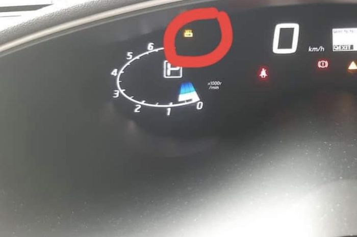 Lampu indikator kunci di Nissan Serena C26 menyala