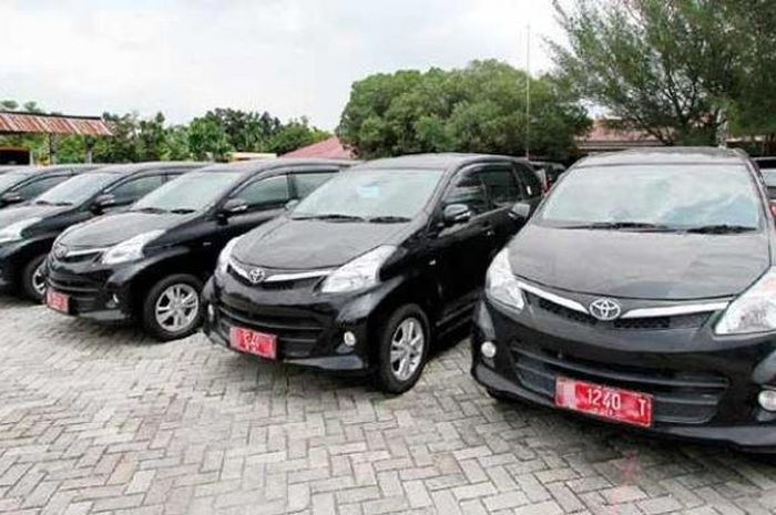 Ilustrasi mobil dinas pelat merah 