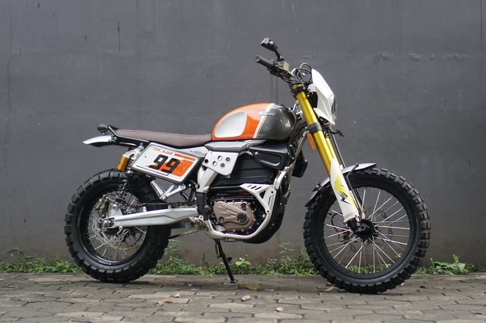 Modifikasi Sur-Ron Storm Bee oleh Katros Garage menjadi sebuah tracker