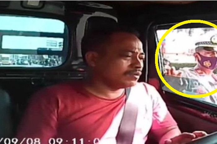 Dalam lingkaran kuning, oknum Polisi minta uang damai ke sopir pikap yang melanggar rambu larangan putar balik