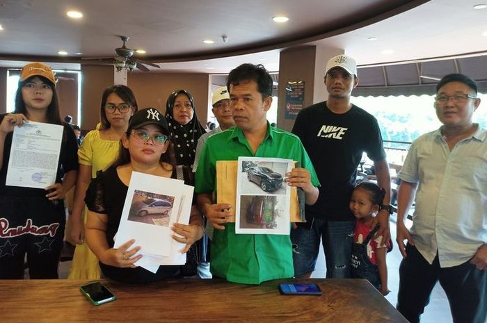 Para korban penggelapan mobil yang dilakukan sindikat dengan beking dua oknum TNI AL yang bertugas di Koarmada 1 dan Kogabwilhan Tanjungpinang