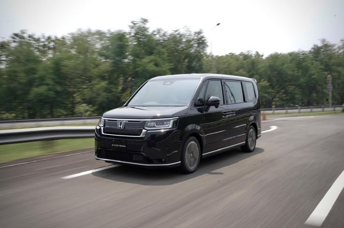 Harga jual Honda Step WGN e:HEV untuk pasar Indonesia belum ada terawangan.