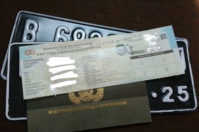 Foto STNK, BPKB dan pelat nomor