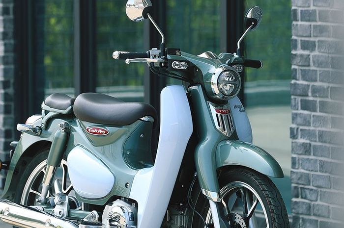 wujud motor baru Kamax Cub Pro, bebek retro versi KW dari Honda Super Cub yang harganya jauh lebih murah