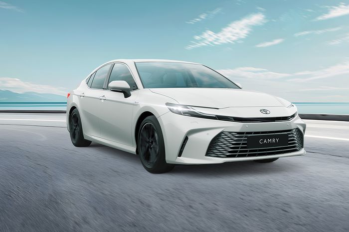 Toyota Camry terbaru sudah mendarat di Singapura.
