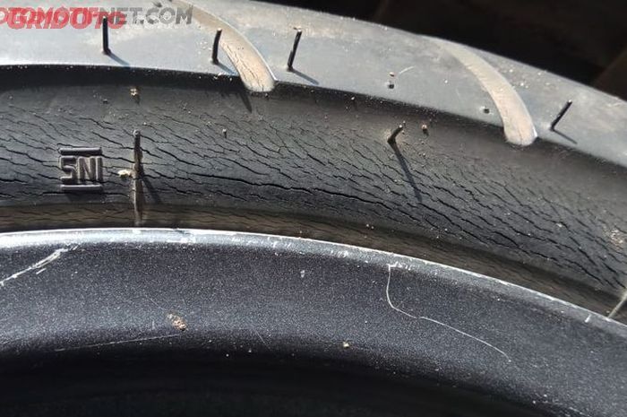 Efek pakai ban kadaluarsa