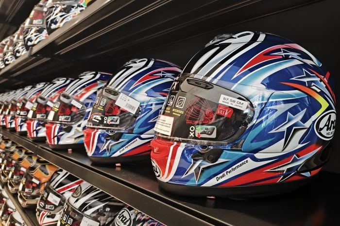 Beragam helm Arai dengan berbagai motif dan kondisi di jual di THC Helmet