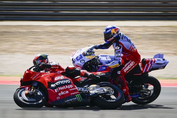 Alex Marquez dianggap sengaja menabrak Pecco Bagnaia di MotoGP Aragon 2024