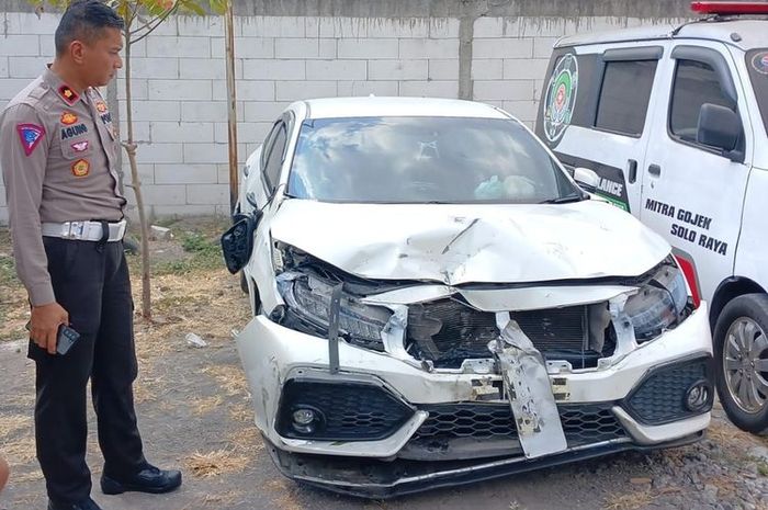 Kondisi Honda Civic Turbo yang tabrak pedagang sayur di overpass Manahan, Solo sampai meninggal