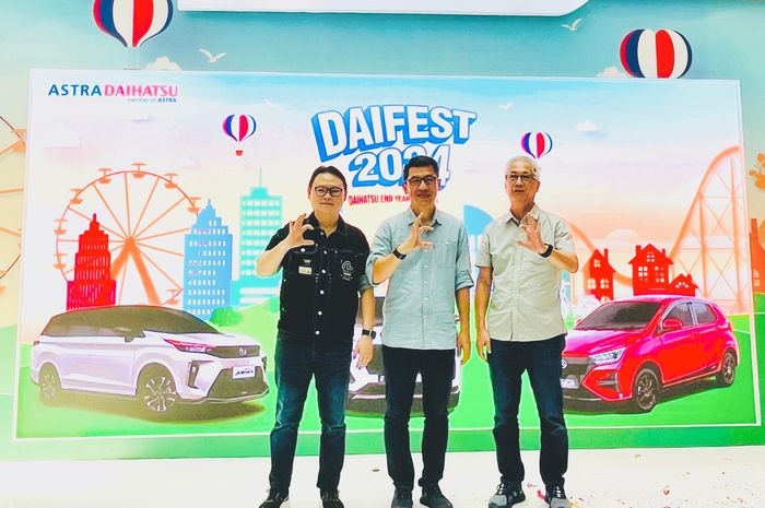 Manajemen Daihatsu Pada Pembukaan Pameran DAIFEST di Plaza Medan Fair pada 4 September 2024