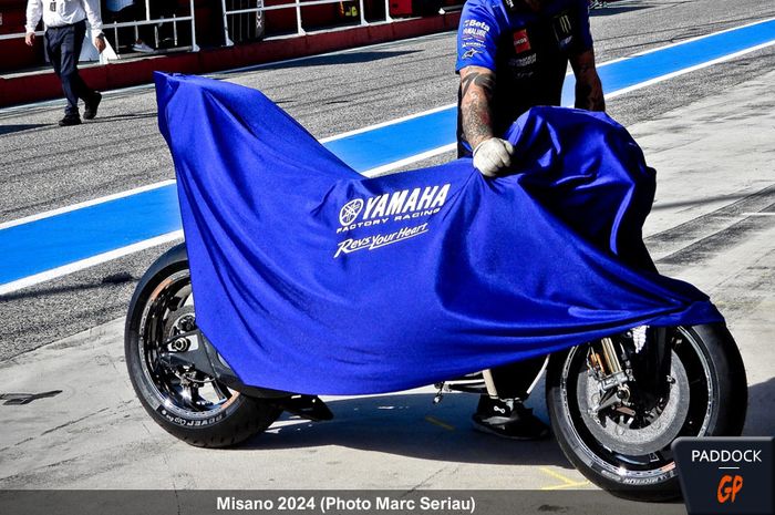 Yamaha membawa motor baru yang ditutupi kain di Misano