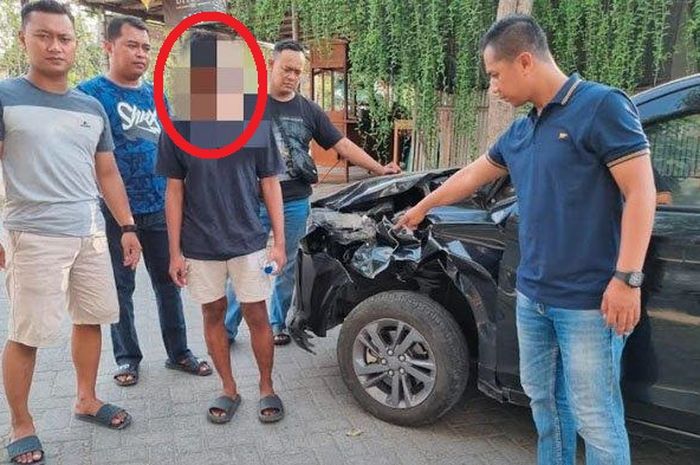 Dalam lingkaran merah, sopir Daihatsu Xenia inisial M (20) pelaku tabrak lari nenek Laminem (67) di daerah Pulung, Ponorogo, Jawa Timur