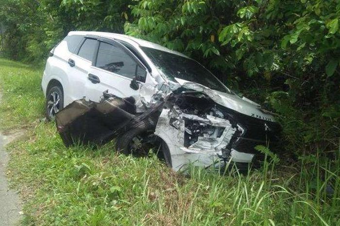 Mitsubishi Xpander yang menyambar Isuzu Panther di jalan nasional Aceh Jaya, desa Lhok Geulumpang, Setia Bakti, Aceh Jaya, (14/9/24)