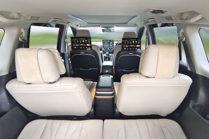 Toyota Innova Zenix V Hybrid Modellista, Jok kualitas premium dengan TV 10 inci