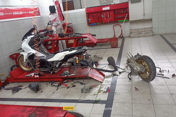 Honda ADV 150 yang harus turun mesin gara-gara bersihkan throttle body di AHASS 