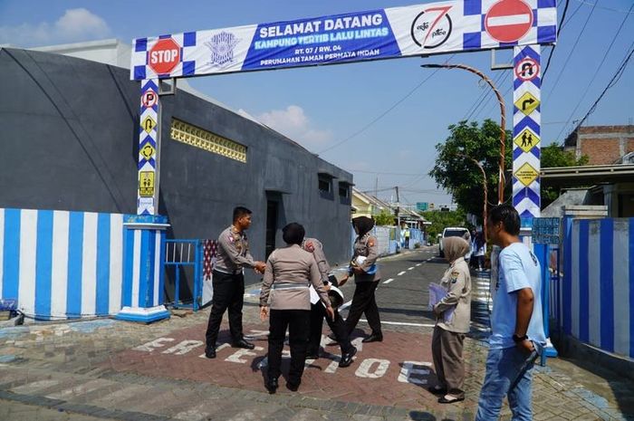 Kampung Tertib Lalu Lintas di Perumahan Taman Permata Indah, Desa Pagak, Kecamatan Beji, Kabupaten Pasuruan, Jawa Timur