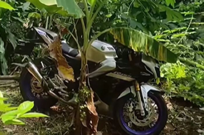 Penemuan Yamaha R15 di kebun belakang rumah, kunci dan pelat nomor bikin curiga