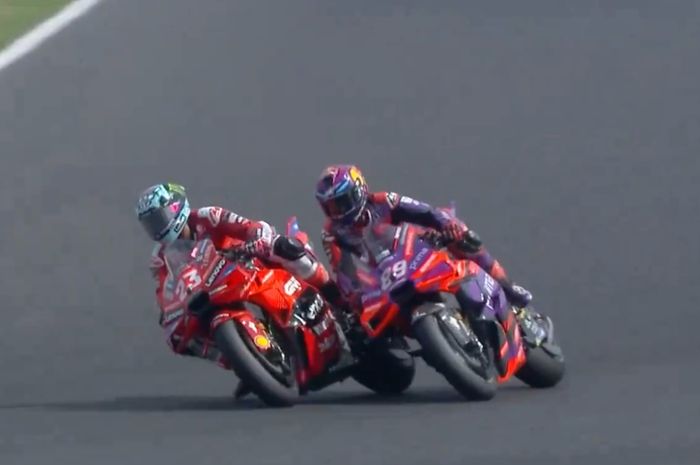 Manuver Enea Bastianini ke Jorge Martin pernah berulang kali dilakukan Valentino Rossi