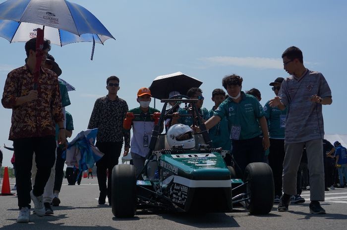 Tim Anargya dari Institut Teknologi Sepuluh Nopember (ITS) mempertahankan gelar juara untuk cabang lomba Presentation Event di ajang Formula Society of Automotive Engineers (FSAE) Jepang 2024 di Aichi Sky Expo (14/9).