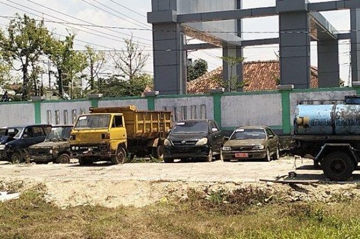 Beberapa kendaraan dinas Pemkab Blora yang mangkrak karena sudah rusak
