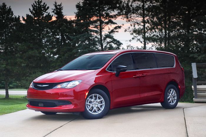 Chrysler Voyager cocok bila disebut sebagai Toyota Calya versi Amerika Serikat.