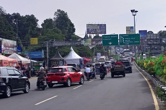 Jalur Puncak Bogor, Simpang Gadog, Ciawi, Jawa Barat