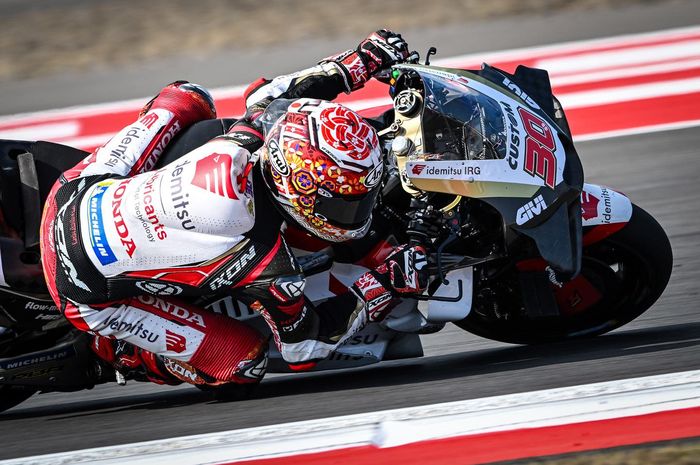 Takaaki Nakagami lakukan penghormatan di tikungan 10 Sirkuit Mandalika