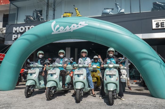 PT Piaggio Indonesia turut rayakan Hari Batik Nasional dengan riding bareng dan mengunjungi Museum Batik