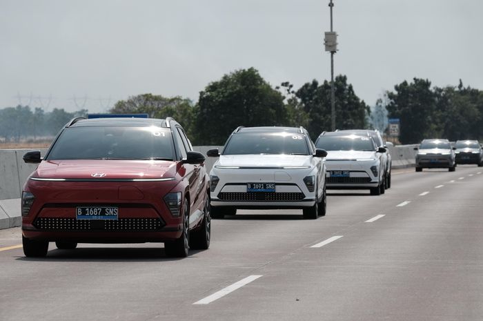 Delapan unit All-new Kona Electric Signature Long Range saat dijajal awak media dari Jakarta menuju Semarang (2/10/2024)