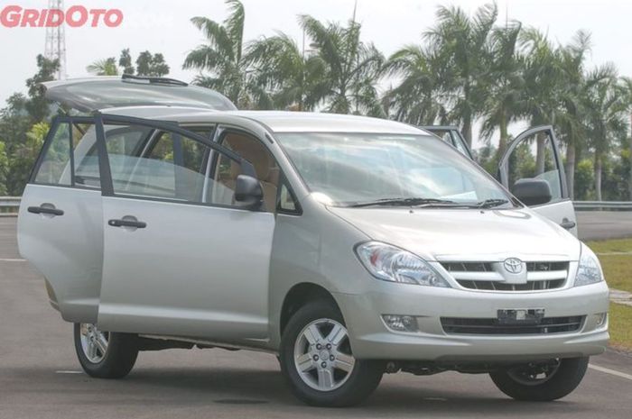 harga mobil bekas Toyota Kijang Innova Bensin per Oktober 2024