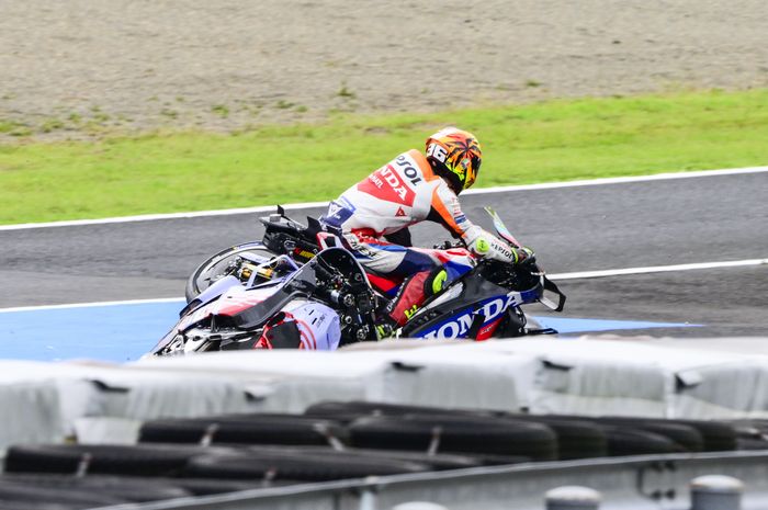 Motor Alex Marquez nyangkut di motor Joan Mir di balapan MotoGP Jepang 2024