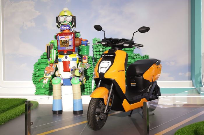 Honda ICON e: tersedia dalam pilihan warna menarik, salah satunya Iconic Orange