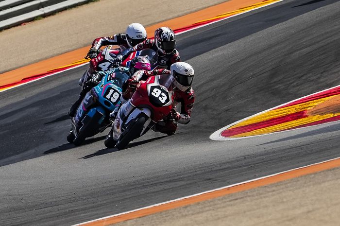 Aksi Fadillah Arbi Aditama Di Kejuaraan FIM JuniorGP 2024 Sirkuit  MotorLand Aragon, Spanyol