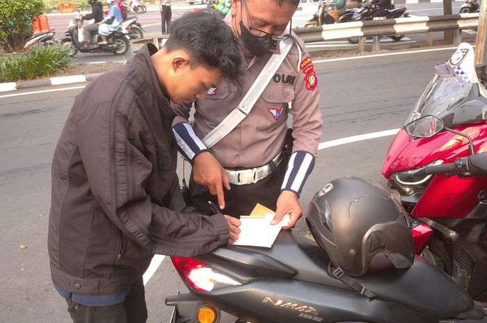 Ilustrasi Operasi Zebra Jaya di wilayah Hukum Polsek Makassar, Tl Garuda Jakarta Timur