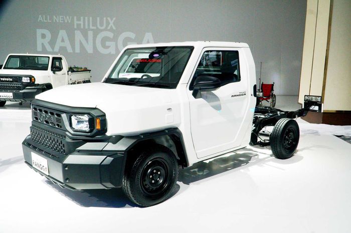 All-New Hilux Rangga Cab-Chassis 2.0 Standard M/T                                                            