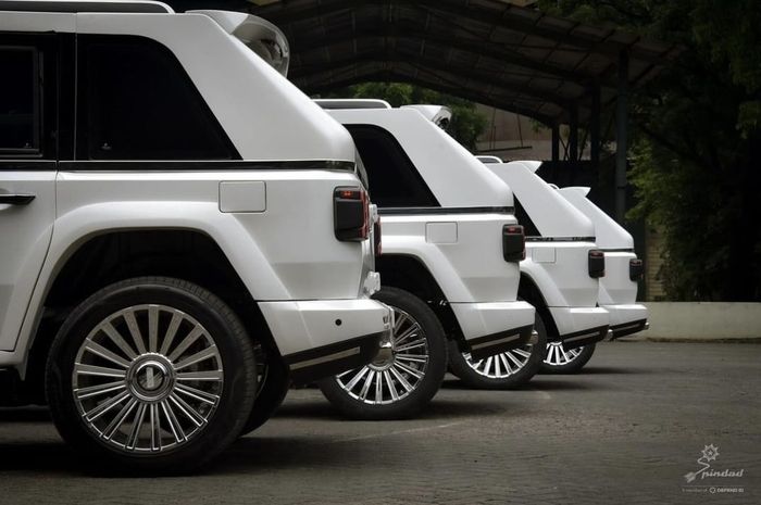 Pindad MV3 Garuda Limousine menggunakan ban RFT yang masih bisa melaju saat ban bocor