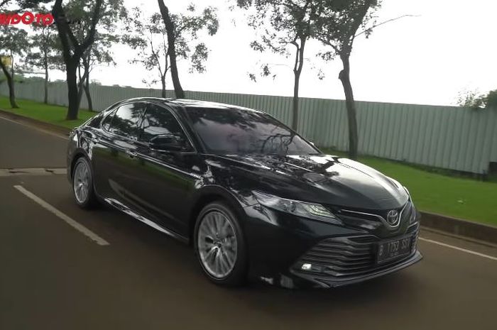 harga Toyota Camry per Oktober 2024