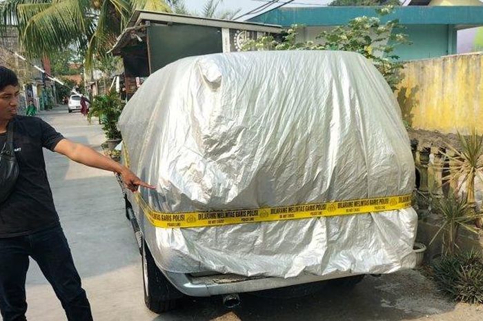 Isuzu Panther di Bekasi jadi sasaran teror lima kali, terakhir pakai bom molotov. Pemilik curigai hal ini