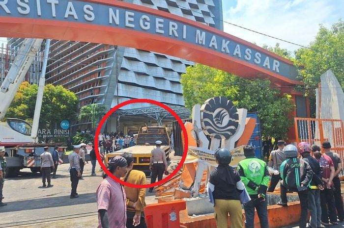 Gerbang Universitas Negeri Makassar dijebol truk trailer muatan 30 ton minyak goreng 