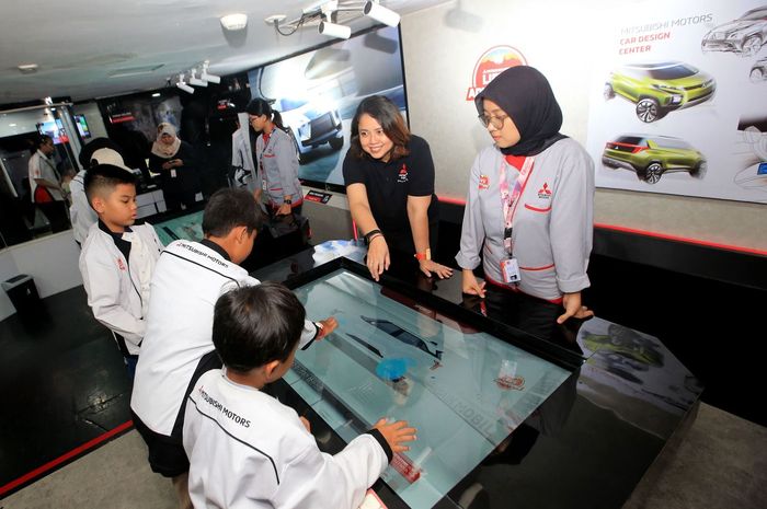 Mitsubishi update software Car Design Center di KidZania Jakarta 