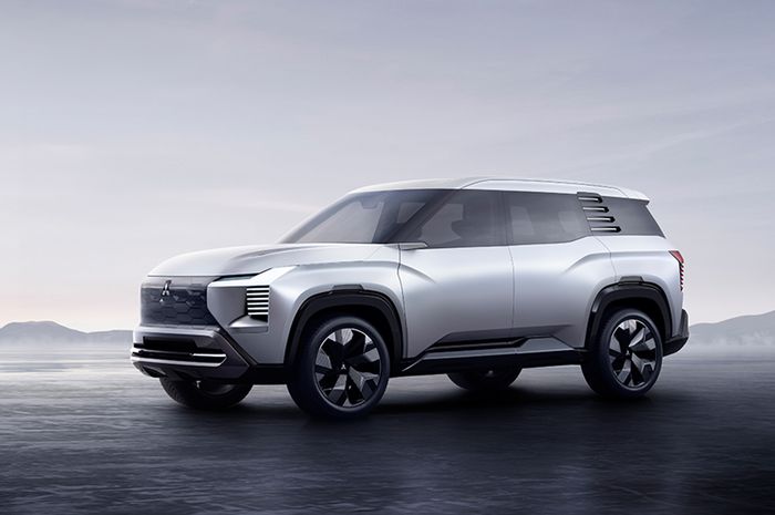Mitsubishi DST Concept hadir sebagai calon SUV 7-seater baru dari Mitsubishi.