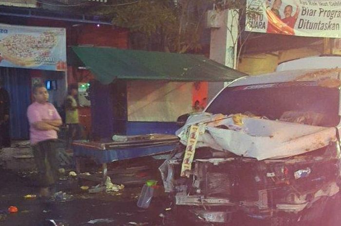 Kijang Innova sasak warung, Jazz hingga becak di Surabaya. Petaka remaja pulang pesta beginian