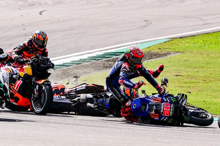 Kepala Jack Miller sempat masuk ke kolong motor Fabio Quartararo