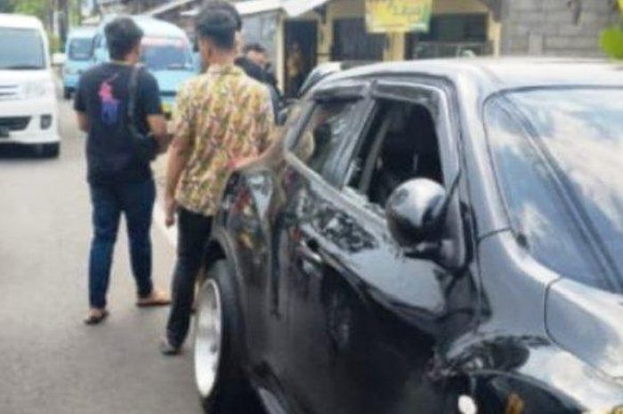 Nissan Juke di pinggir jalan jadi sasaran pecah kaca, duit ratusan juta kandas
