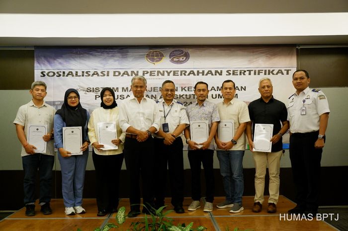 Puluhan pengusaha angkutan umum dapat sertifikat