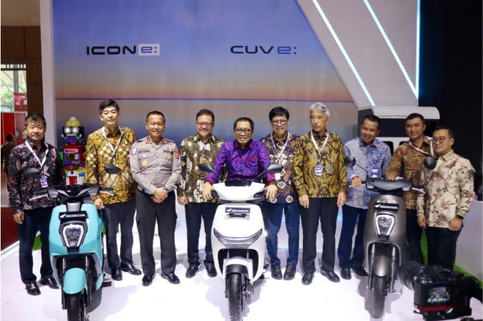Honda ICON e: dan Honda CUV e: diperkenalkan pada gelaran Indonesia Motorcycle Show (IMOS) 2024.