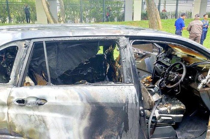 Dua Kijang Innova ludes usai keduanya terlibat benturan